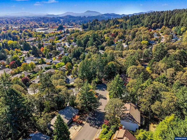 1156 NW Charlemagne Pl, Corvallis, OR 97330