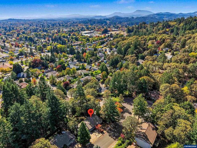 1156 NW Charlemagne Pl, Corvallis, OR 97330