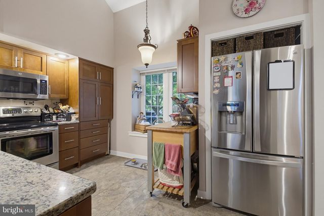 232 WILLOW VALLEY DR, Lancaster, PA 17602