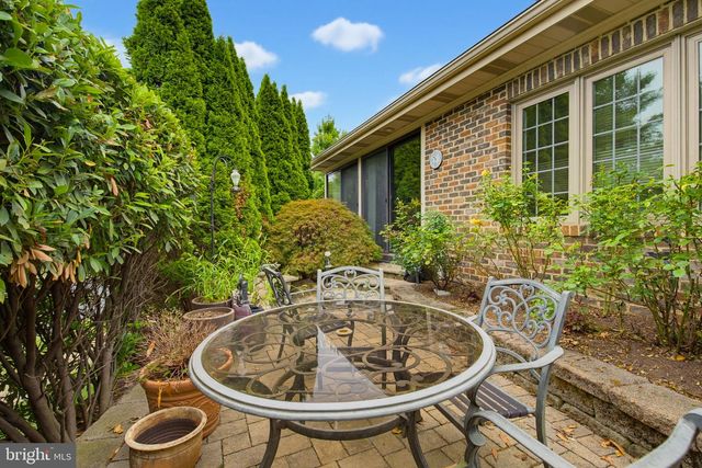 232 WILLOW VALLEY DR, Lancaster, PA 17602