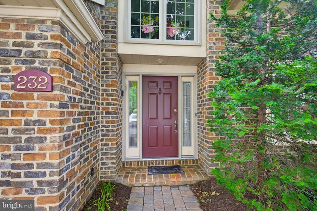 232 WILLOW VALLEY DR, Lancaster, PA 17602
