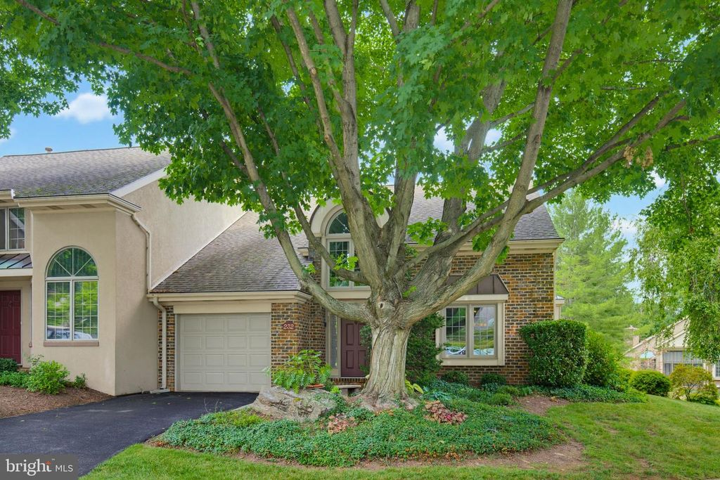 232 WILLOW VALLEY DR, Lancaster, PA 17602
