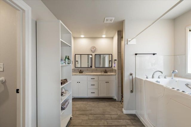 4404 SW Brandon Ln, Lawton, OK 73505