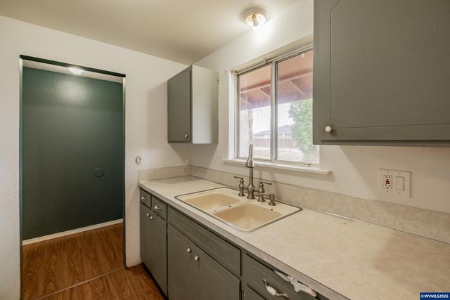 31666 S 5th St, Lebanon, OR 97355