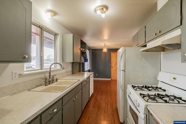 31666 S 5th St, Lebanon, OR 97355