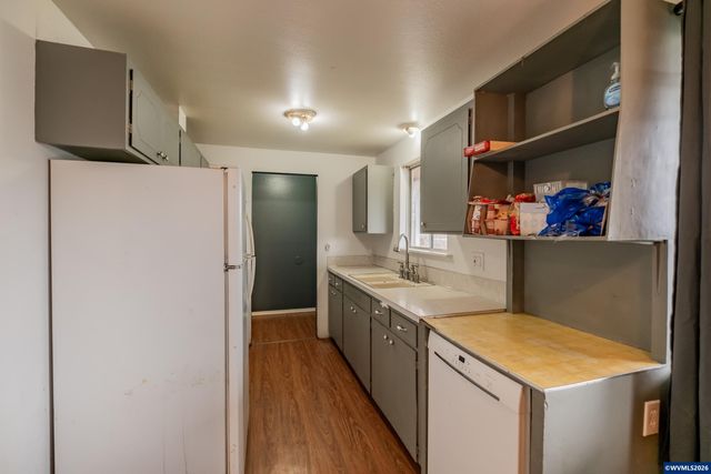 31666 S 5th St, Lebanon, OR 97355