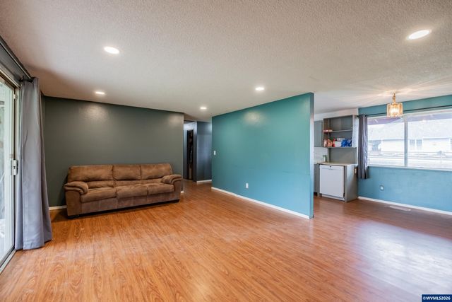 31666 S 5th St, Lebanon, OR 97355