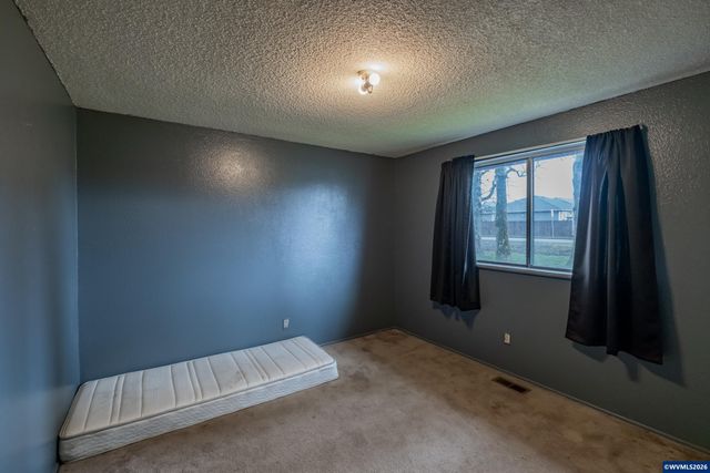 31666 S 5th St, Lebanon, OR 97355