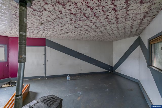 31666 S 5th St, Lebanon, OR 97355