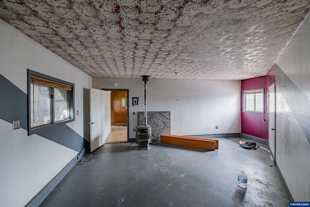 31666 S 5th St, Lebanon, OR 97355