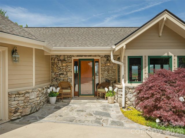 35 Carriage Forest Court, Hendersonville, NC 28791