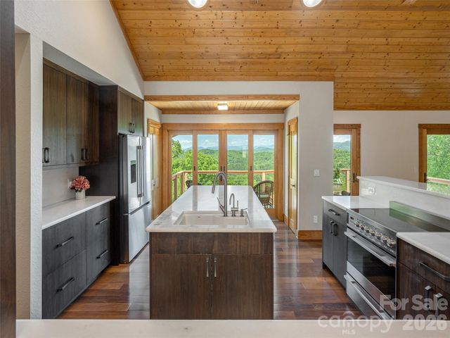 35 Carriage Forest Court, Hendersonville, NC 28791