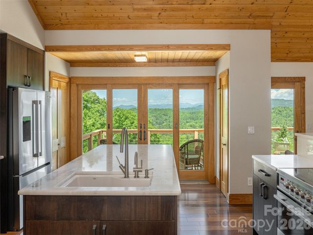 35 Carriage Forest Court, Hendersonville, NC 28791