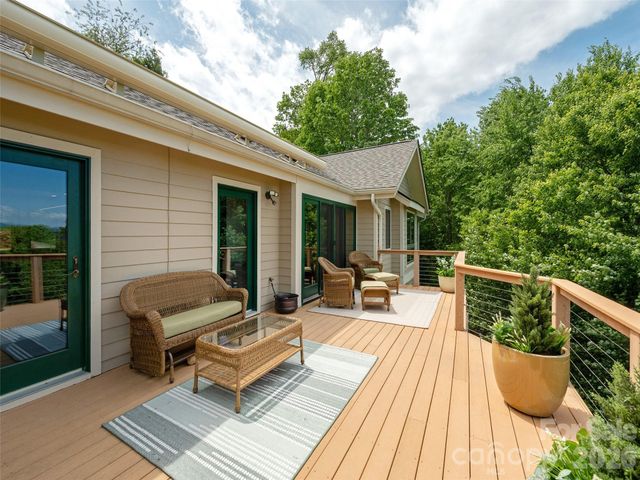 35 Carriage Forest Court, Hendersonville, NC 28791