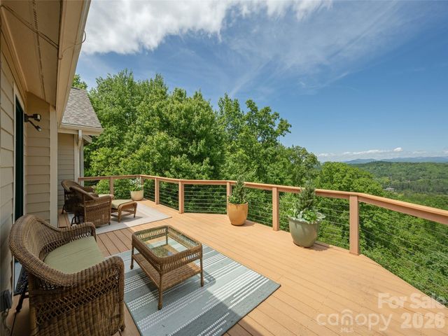 35 Carriage Forest Court, Hendersonville, NC 28791