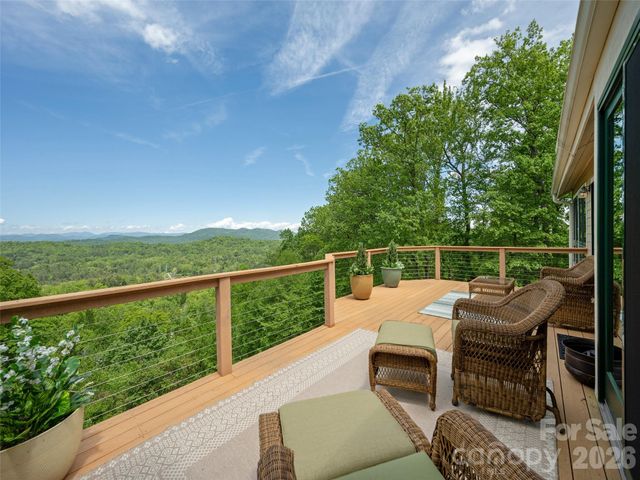 35 Carriage Forest Court, Hendersonville, NC 28791