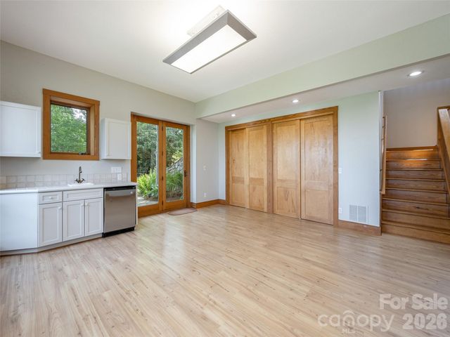 35 Carriage Forest Court, Hendersonville, NC 28791