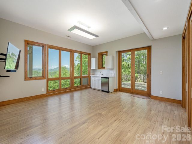 35 Carriage Forest Court, Hendersonville, NC 28791