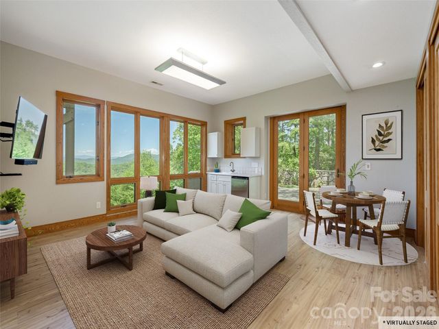 35 Carriage Forest Court, Hendersonville, NC 28791