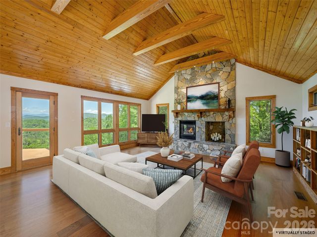 35 Carriage Forest Court, Hendersonville, NC 28791