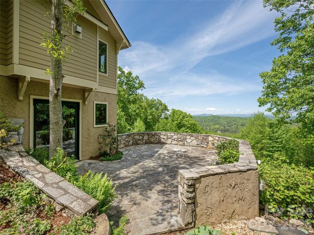 35 Carriage Forest Court, Hendersonville, NC 28791