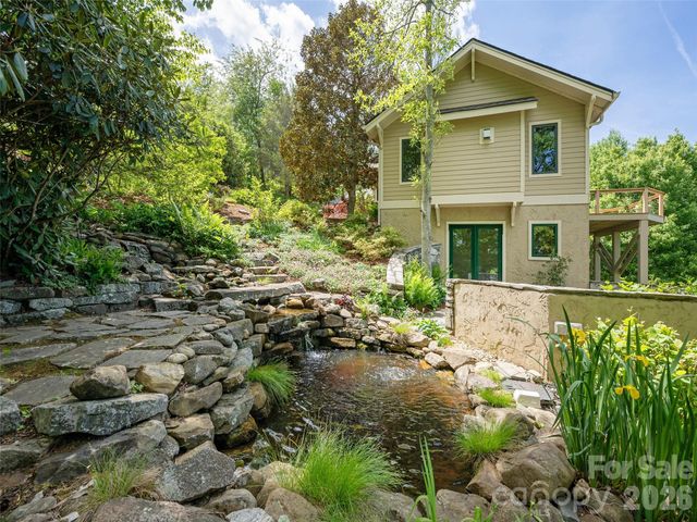 35 Carriage Forest Court, Hendersonville, NC 28791