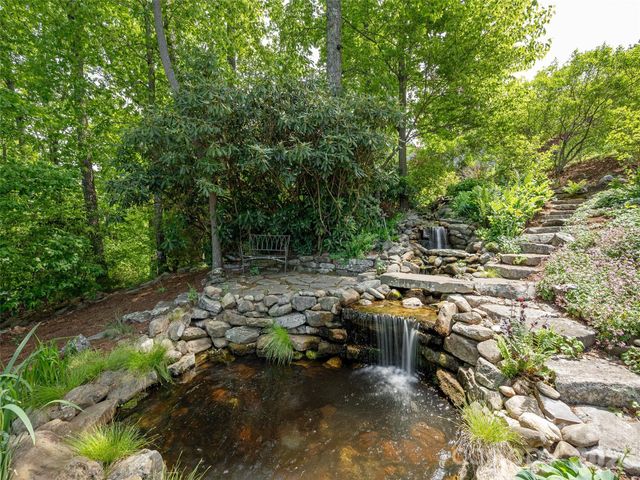 35 Carriage Forest Court, Hendersonville, NC 28791