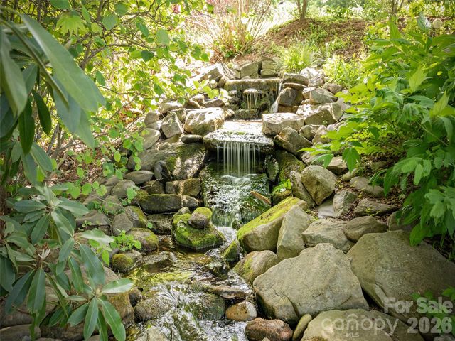 35 Carriage Forest Court, Hendersonville, NC 28791