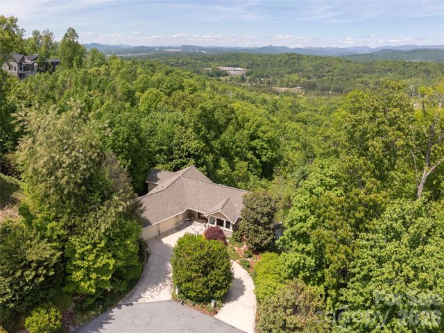 35 Carriage Forest Court, Hendersonville, NC 28791