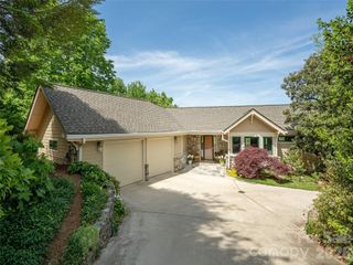 35 Carriage Forest Court, Hendersonville, NC 28791