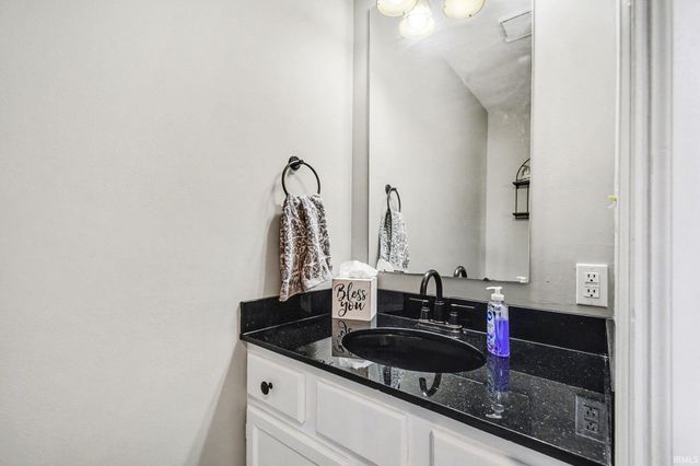 10287 Ashleys Meadow Drive, Granger, IN 46530