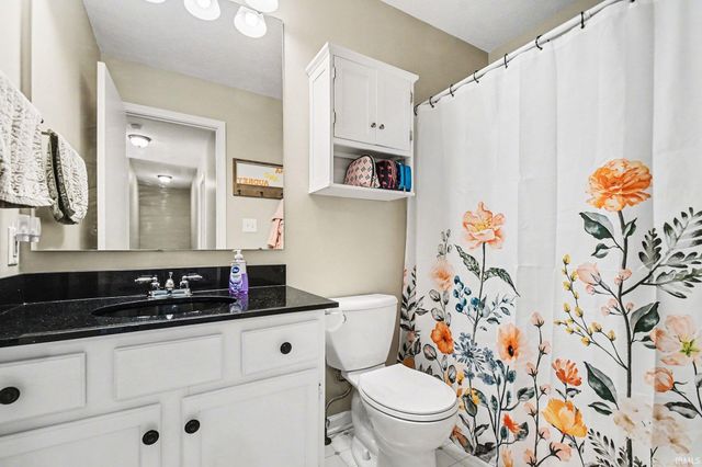 10287 Ashleys Meadow Drive, Granger, IN 46530