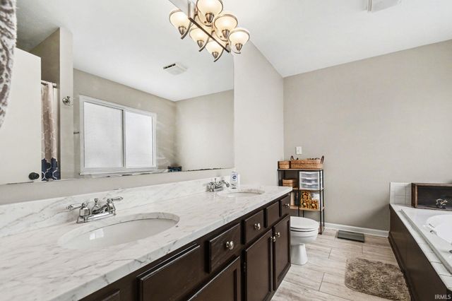 10287 Ashleys Meadow Drive, Granger, IN 46530