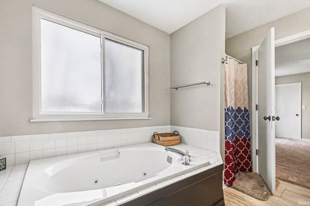 10287 Ashleys Meadow Drive, Granger, IN 46530