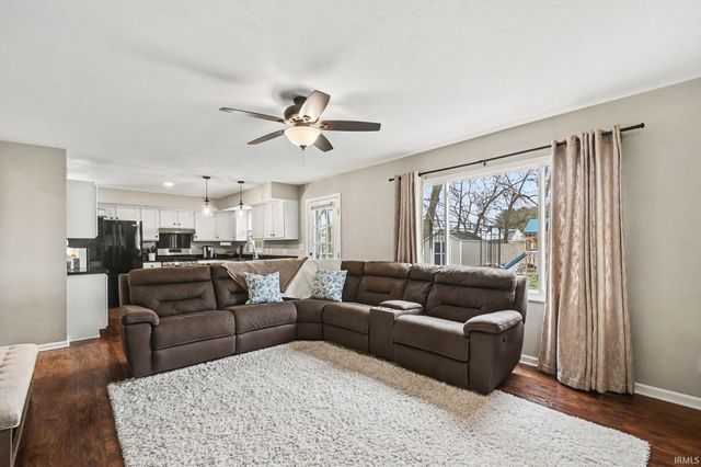 10287 Ashleys Meadow Drive, Granger, IN 46530