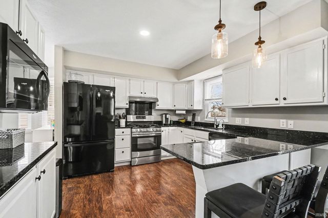 10287 Ashleys Meadow Drive, Granger, IN 46530