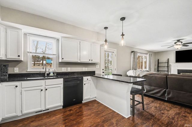 10287 Ashleys Meadow Drive, Granger, IN 46530