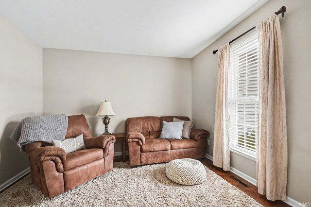 10287 Ashleys Meadow Drive, Granger, IN 46530