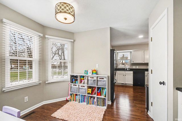 10287 Ashleys Meadow Drive, Granger, IN 46530