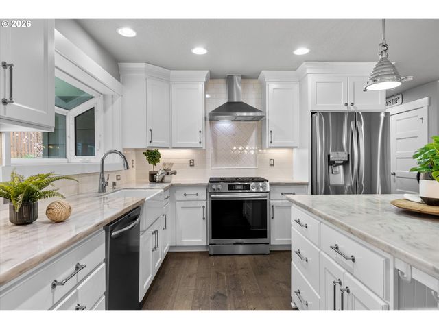 19055 WALLING Cir, West Linn, OR 97068