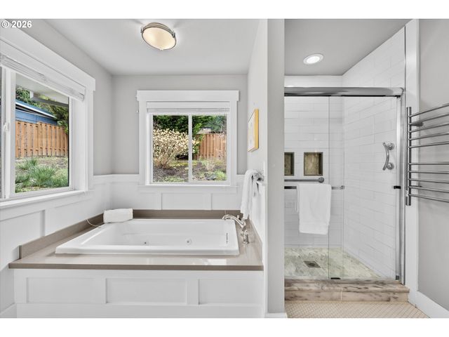 19055 WALLING Cir, West Linn, OR 97068