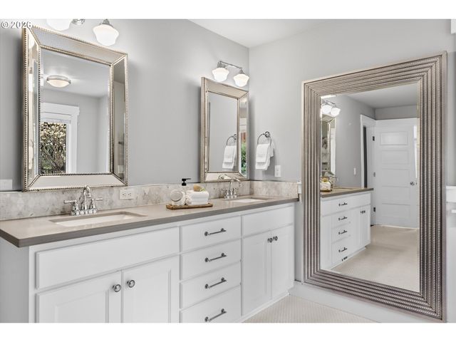 19055 WALLING Cir, West Linn, OR 97068