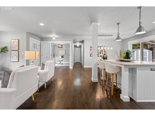 19055 WALLING Cir, West Linn, OR 97068