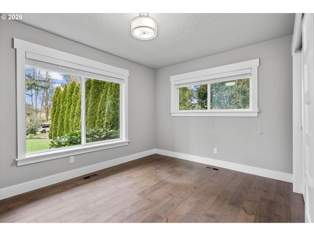 19055 WALLING Cir, West Linn, OR 97068