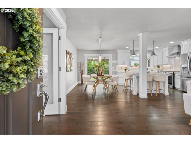 19055 WALLING Cir, West Linn, OR 97068