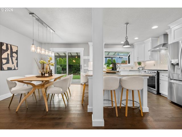 19055 WALLING Cir, West Linn, OR 97068