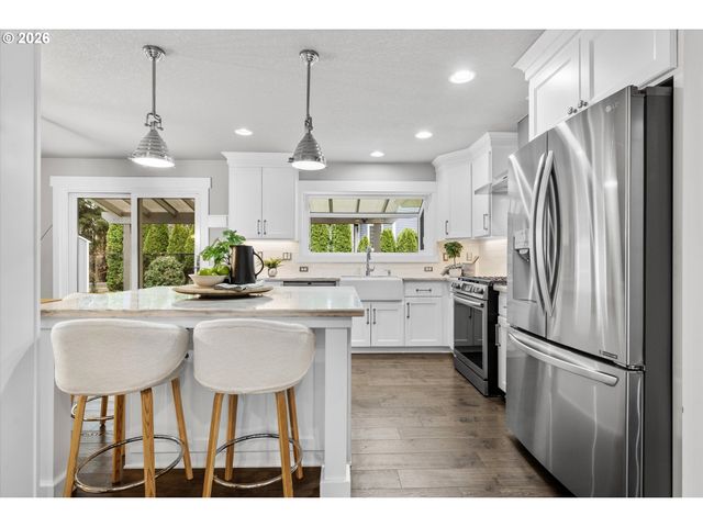 19055 WALLING Cir, West Linn, OR 97068