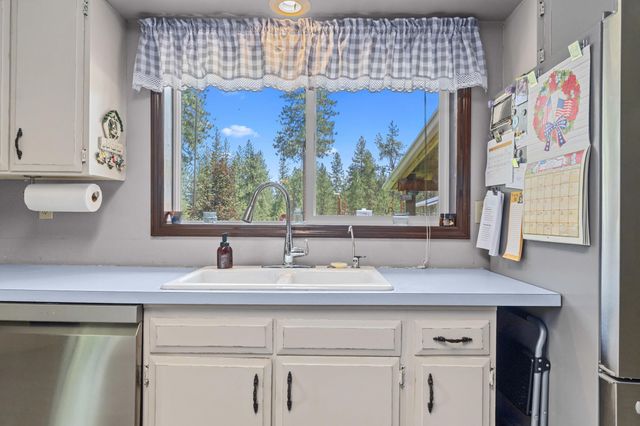 762 Mahoney Rd, Colville, WA 99114