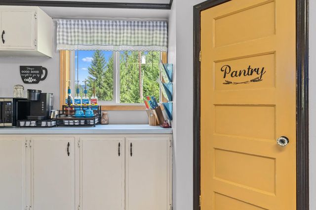 762 Mahoney Rd, Colville, WA 99114