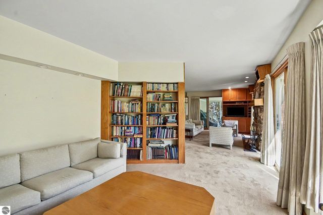 1203 Glenwood Drive, Mt Pleasant, MI 48858